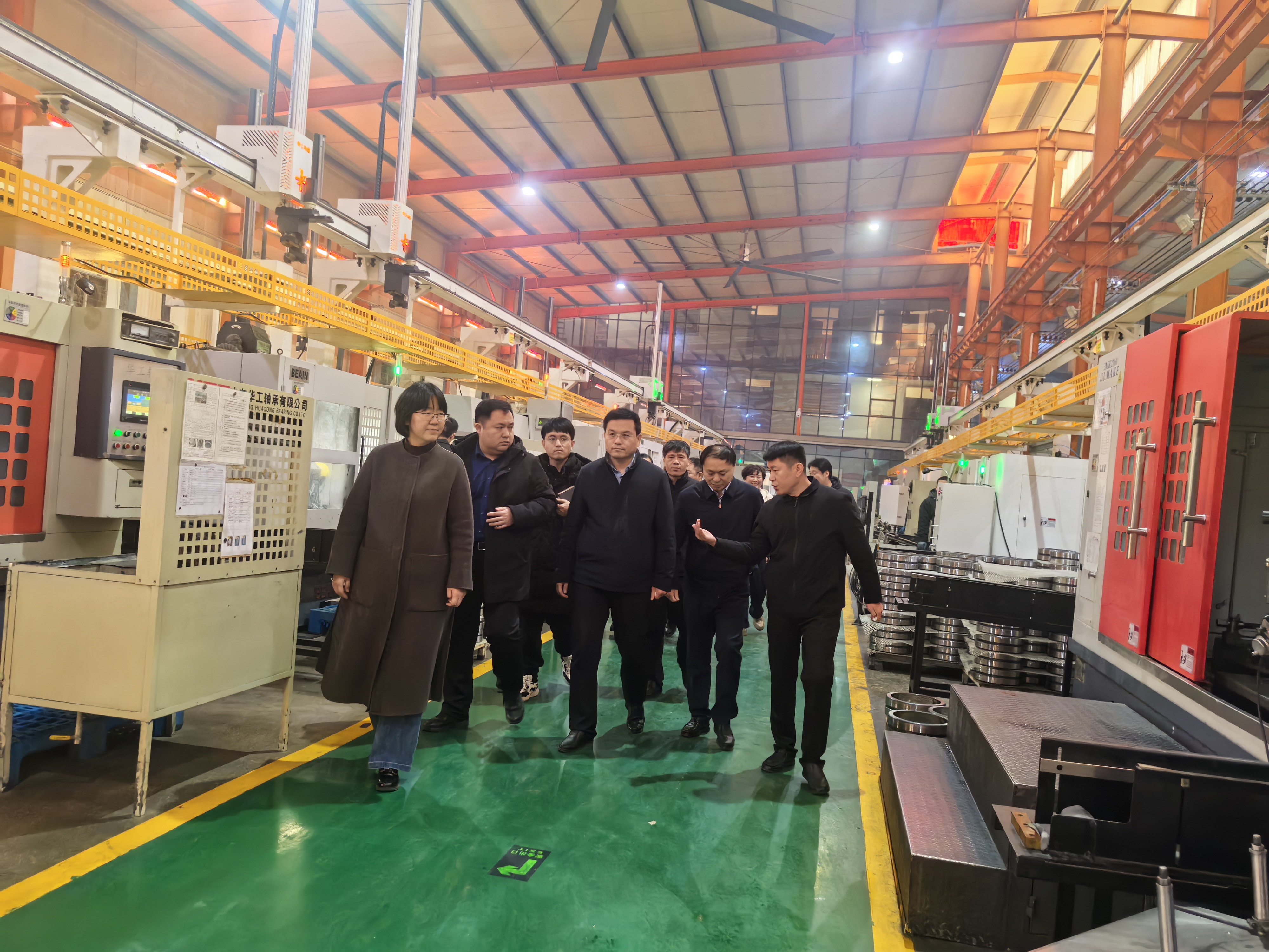 Li Yuanbo, member of the Standing Committee of the Linqing Municipal Party Committee and Minister of the Organization Department, and his delegation visited Huagong Bearing for research and guidance