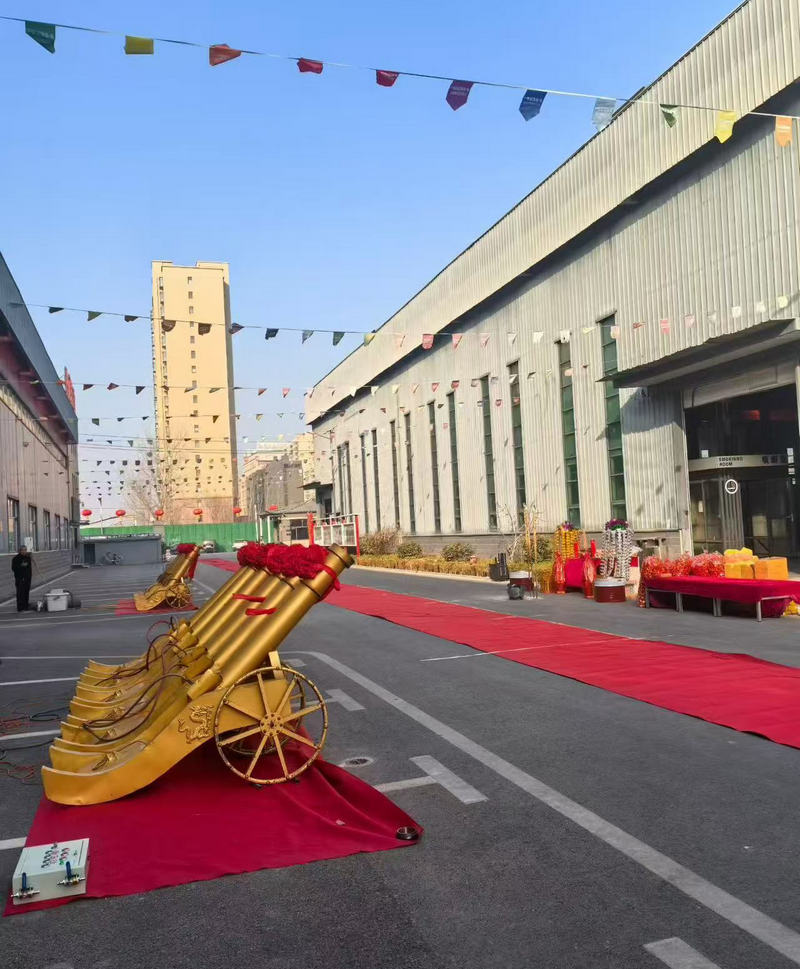 红包装满期许，零食点燃战场：华工轴承2026燃情开工