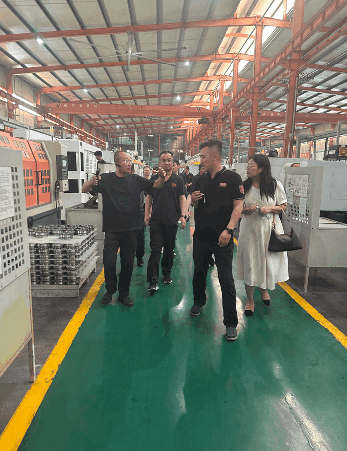 日照县委学习班走进临清华工轴承，探访制造业“小巨人”成长密码