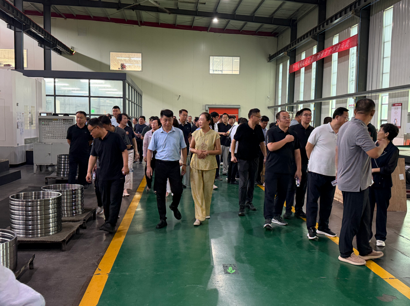 Linqing Education System Goes to Huagong Bearing for Industry Education Integration Research and Learning